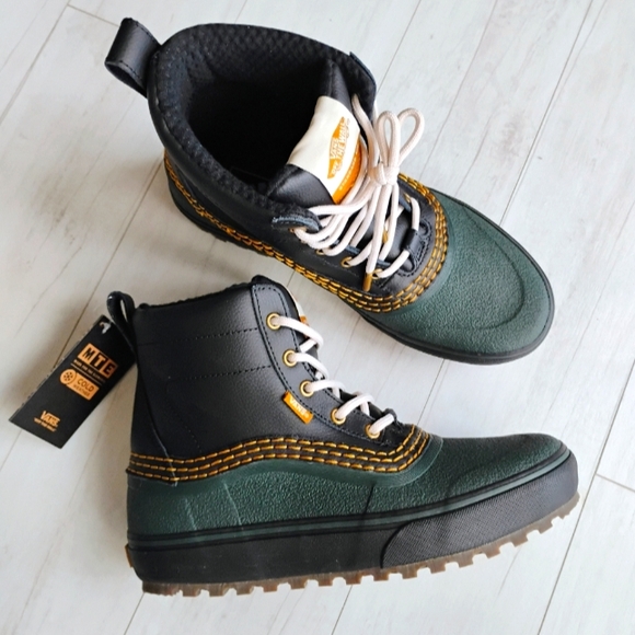 VANS NEW Standard Mid Snow MTE Boots - Picture 1 of 13
